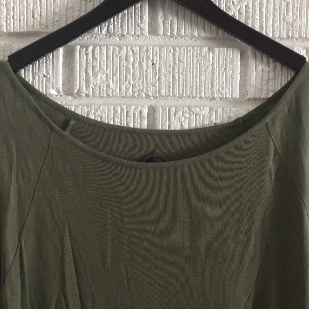 Volcom top - Picture 3 of 6